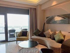 -上海滴水湖皇冠假日酒店