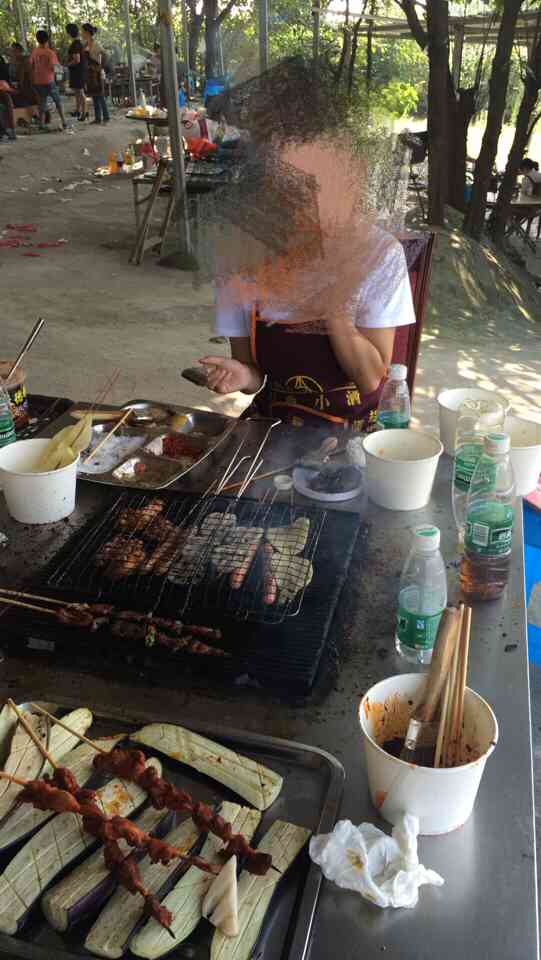 永安水库烧烤露营-"这里自然环境还是很不错的,水库边,有树有.