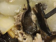 -鲁朗纳麦石锅鸡庄园
