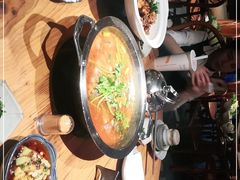 -野山舂·贵州现舂酸汤火锅(鸿通城店)