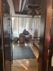 -威思丽高温瑜伽会馆