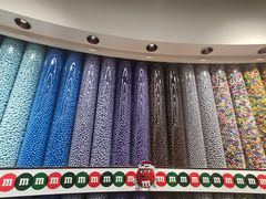 -m豆巧克力世界(上海世茂广场店)