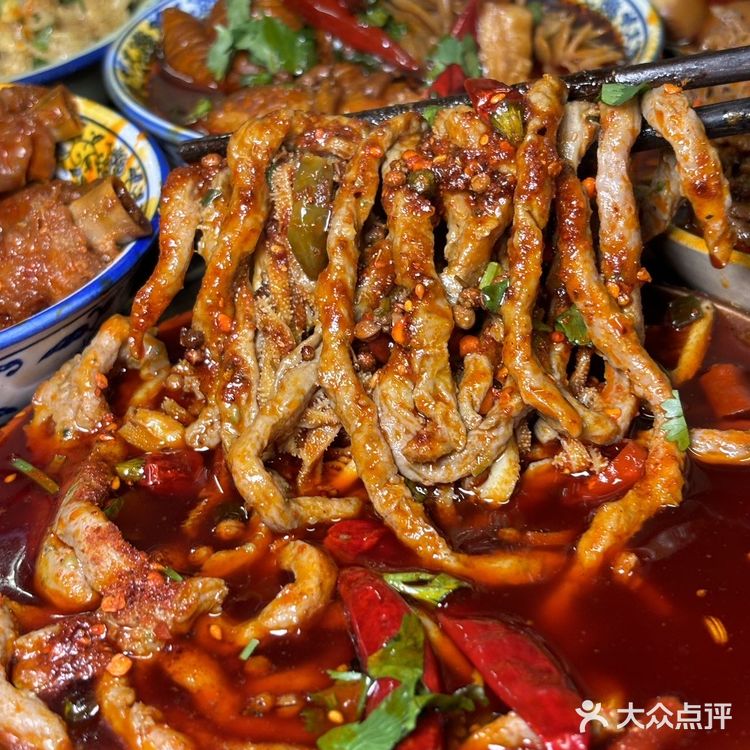 真的爱惨了这种火锅店，好吃又出片！