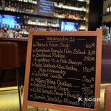 隐匿在影城旁的bistro兄弟餐厅🥩牛排葡萄酒不能少🍷