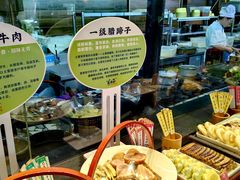 -帅巴人舅母子腊蹄民俗村