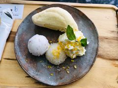 -莓园冰淇淋店