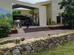 -田园东方蜜桃村的田野营地