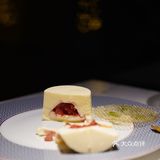 咸蛋黄融入奶油 整块的味道是很均匀平衡的