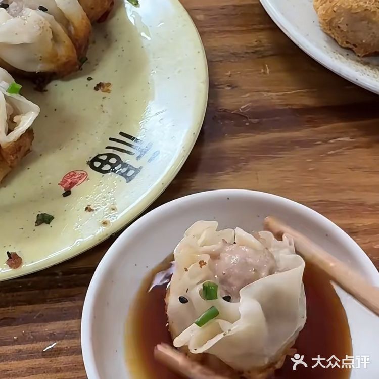 老上海郊区的油煎烧卖，鲜肉冬笋，味道一绝