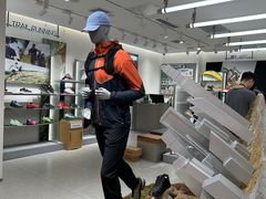 -SALOMON萨洛蒙(长沙国金街店)