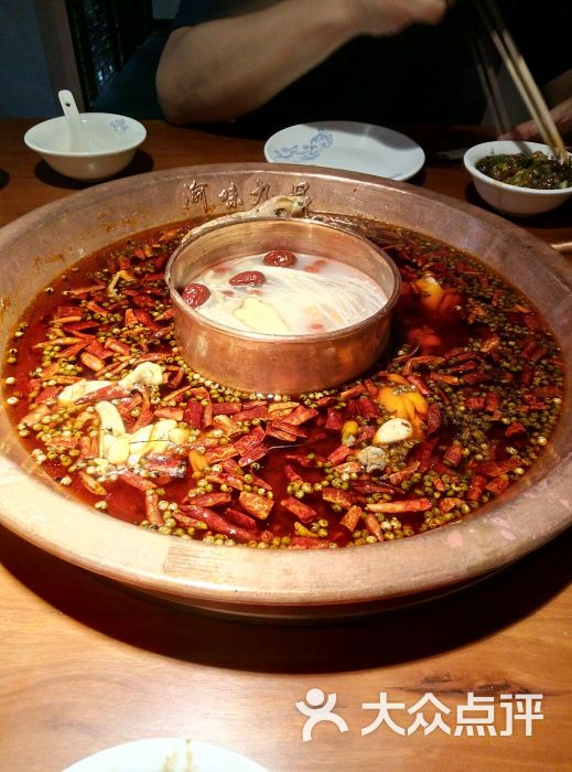 渝味九品重庆老火锅图片 - 第1张