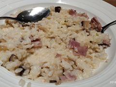-必胜客(新中纬店)
