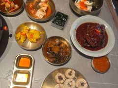 -草家酱蟹炭火烤肉店(珲春南路一店)