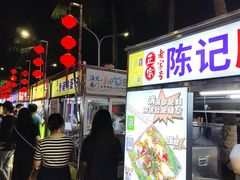 -海南大学南门小吃一条街
