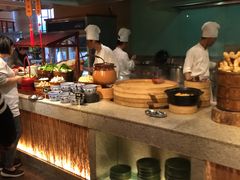 自助取餐区-松山湖凯悦酒店·Café自助餐厅·周末火舞秀表演