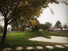 -东方双鹰高尔夫俱乐部-西北1门地上停车场