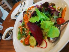 -Chom Cafe and Restaurant