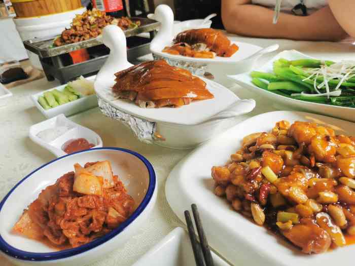 红莲烤鸭店(天桥店)-"在家附近,偶尔会跟老公过来吃,这里菜量很.