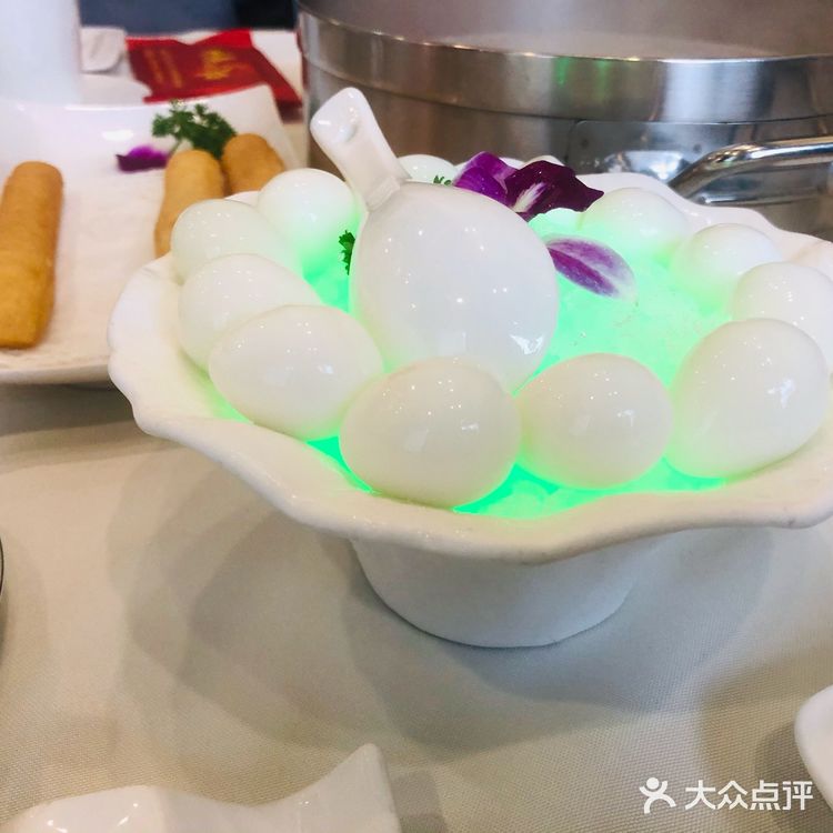 他们家的甜点是最后上的，不会像其他家一样不定时上