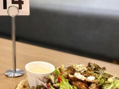 照烧鸡肉配牛油果拉法沙拉-HELLO 27 意面·沙拉·帕尼尼