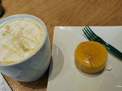 蜂蜜海盐拿铁vs黄桃慕斯蛋糕-星巴克(北京西小口路店)