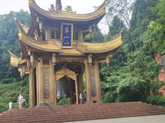 -峨眉山报国寺