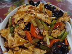 -何适山庄(水长城P2停车场店)