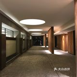 实现自我成长。在这片大面积的临水土地上