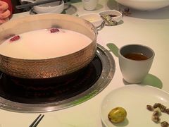 -洪氏嗨捞·广东猪肚鸡·椰子鸡火锅(西咸万象城店)