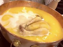 -鲜入围煮花胶鸡海鲜火锅