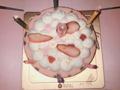 草莓轻芝士牛乳慕斯-黑池口感烘焙·生日蛋糕(坂田店)