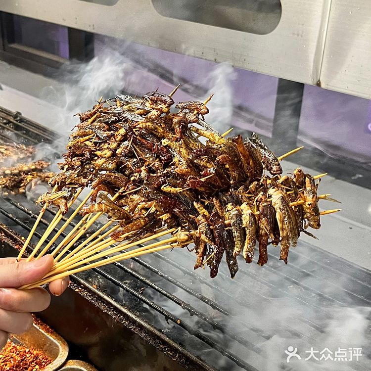 任何人不知道五一这家烧烤店我都会伤心！巨好吃
