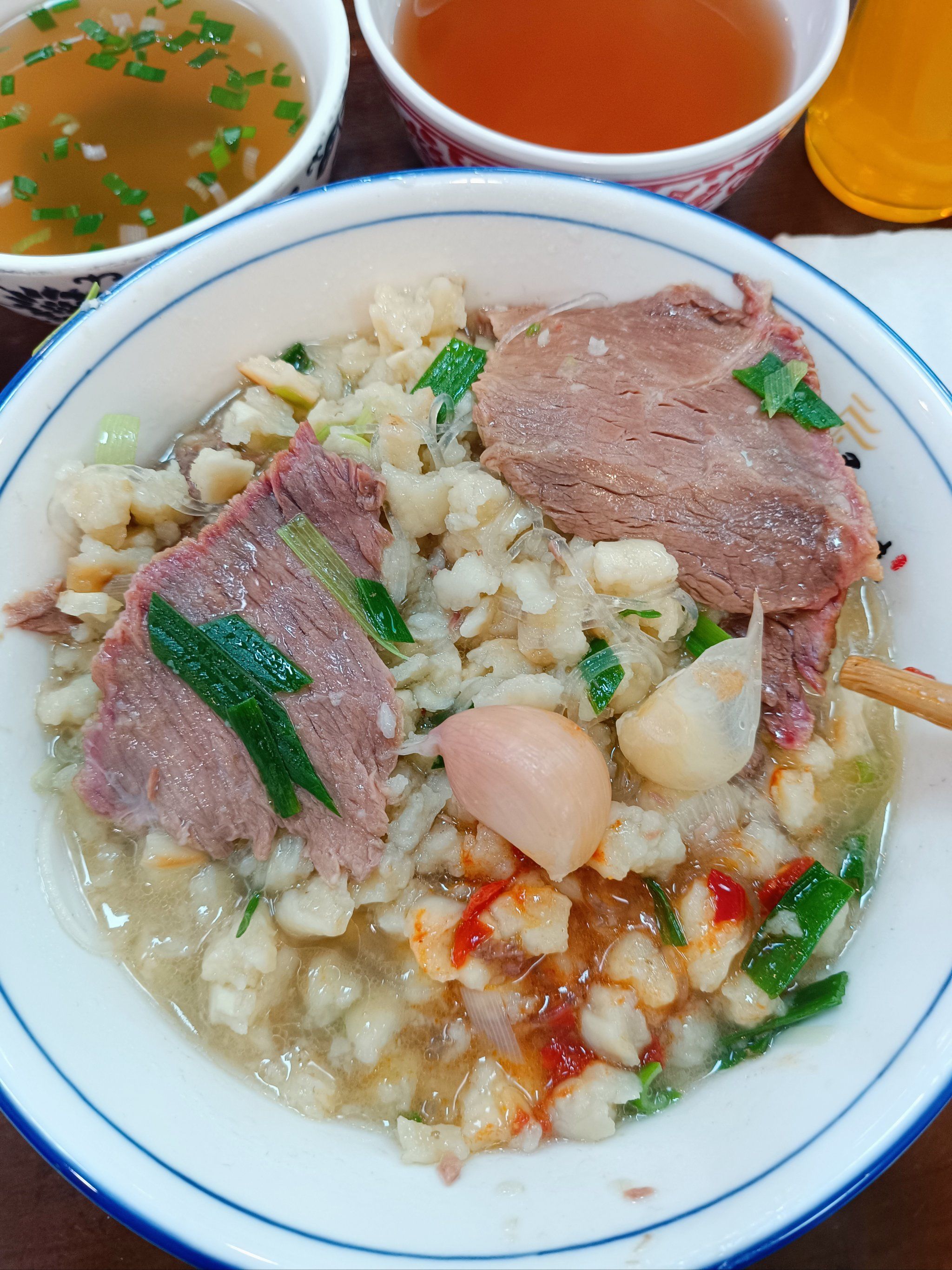 西安土著就喜欢咥这一碗牛肉泡馍!