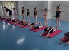 -西安小天鹅艺术团(曲江Alice店)