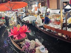 -Chom Cafe and Restaurant