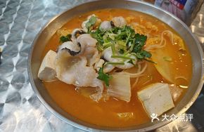 Black Fish Slices in Sour Soup Noodles