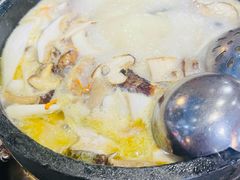 -南渝食府.墨脱石锅松茸鸡