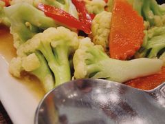 -Chom Cafe and Restaurant