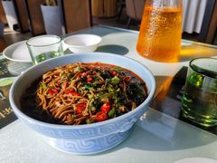 -思念果岭湖畔花房餐厅