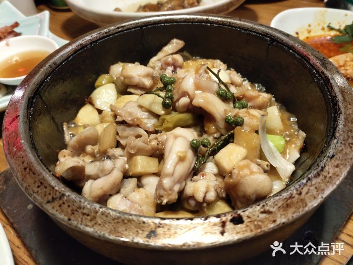 新白鹿餐厅(百联中环店)石锅牛蛙图片