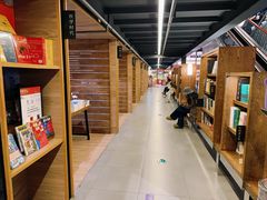 -半山书局(新世纪商城店)