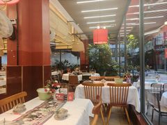 -刘姐啤酒鱼民族演艺餐厅(西街总店)