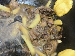 散养大公鸡锅-缘福乡村铁锅炖民宿(八达岭店)