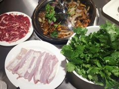 -胡须佬鸡煲四季火锅店(石厦西村直营店)