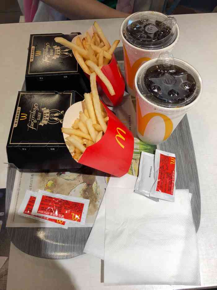 麦当劳(青岛延吉路店)-"没吃饭下午来金拱门,点的三件套,板烧堡薯.