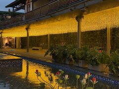 -茅草房·河畔园林火锅