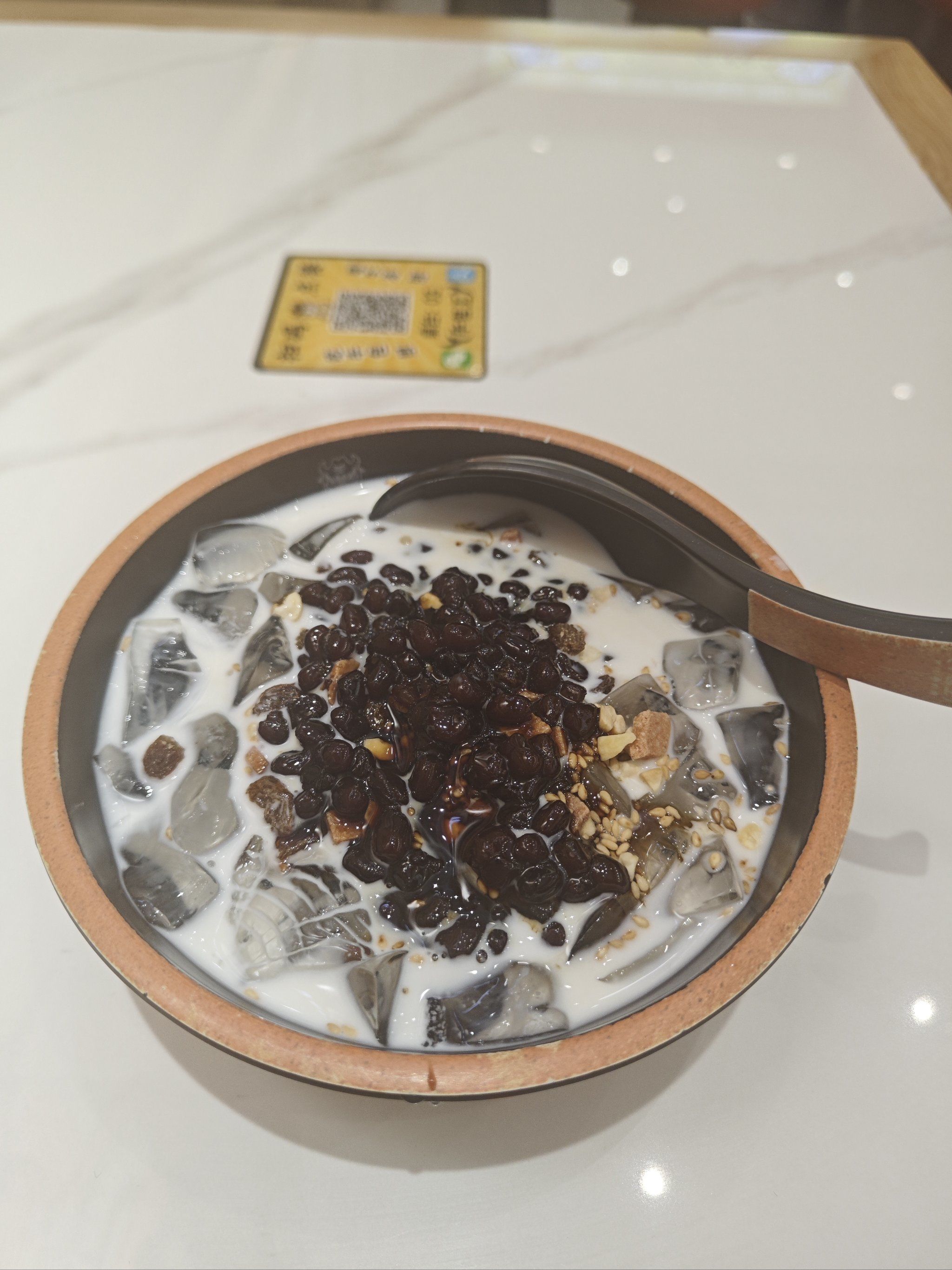 炎热的春天需要爽歪歪的牛奶冰粉