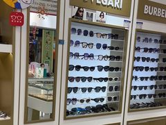 -美式眼镜·授权蔡司.依视路.尼康.豪雅.明月(人民广场店)
