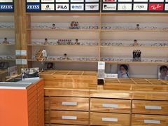 -豪门视光·星趣控·蔡司依视路眼镜代理商(中央大街店)