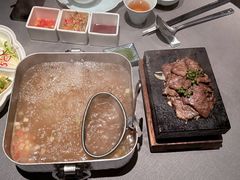 滚滚牛骨原汤锅-左庭右院鲜牛肉火锅黑金店(陆家嘴中心店)
